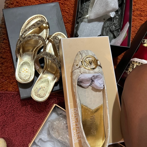 Woman shoes - Picture 1 of 14